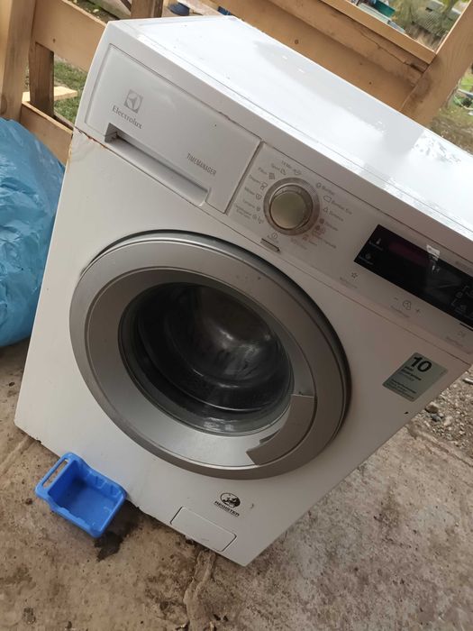 Vand 2 masini  de spalat pt piese merg amândouă