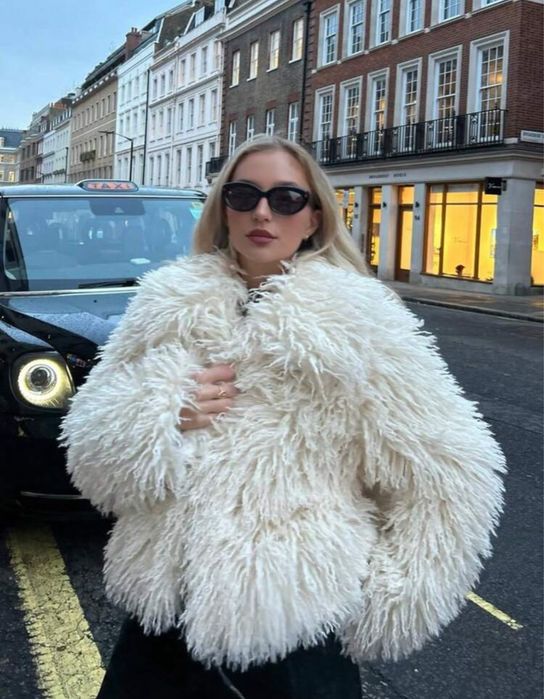 Кремаво пухлаво палто