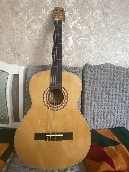 Продам гитару в отличном состоянии