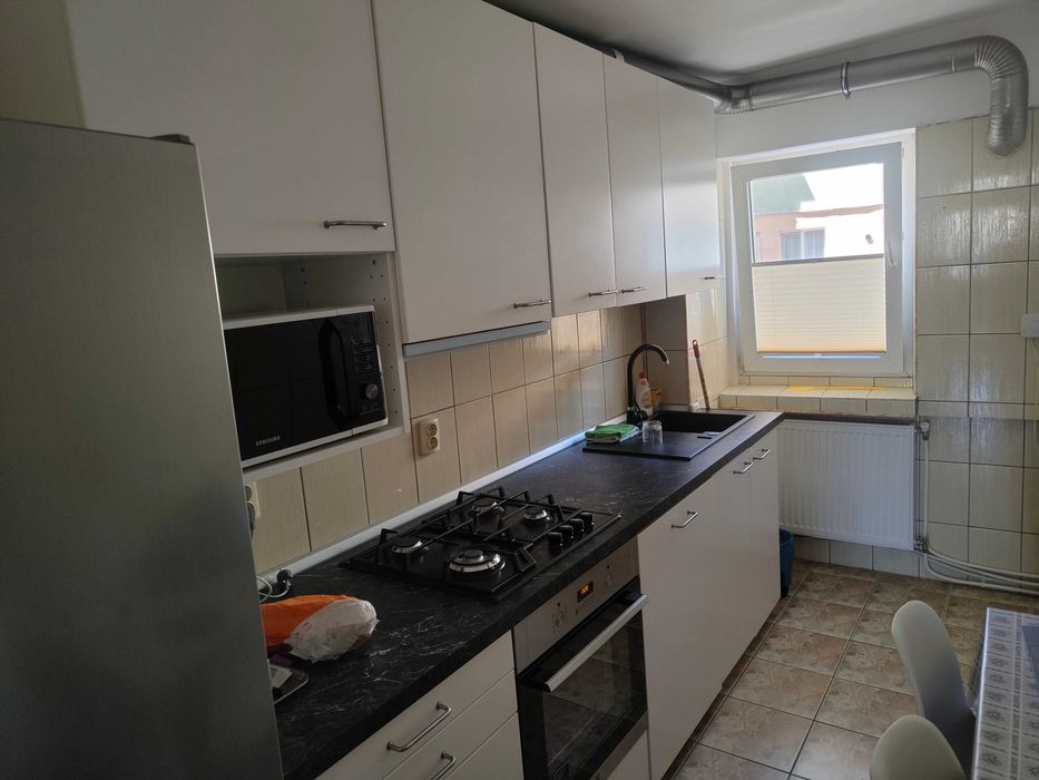 Inchiriez 4 camere in M-uri, Cetate, cu vedere la parc si catedrala