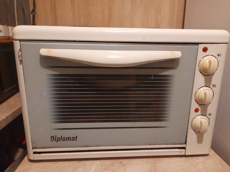 Продавам печка с два котлона  Diplomat