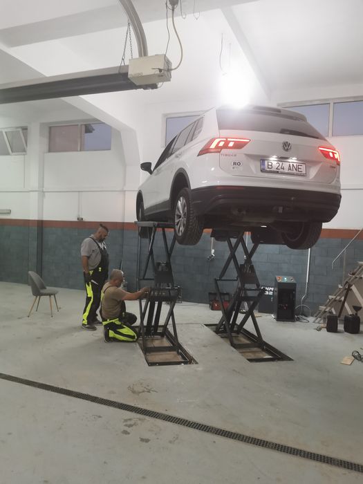 Închiriez  hală service  depozit stradal vad comercial