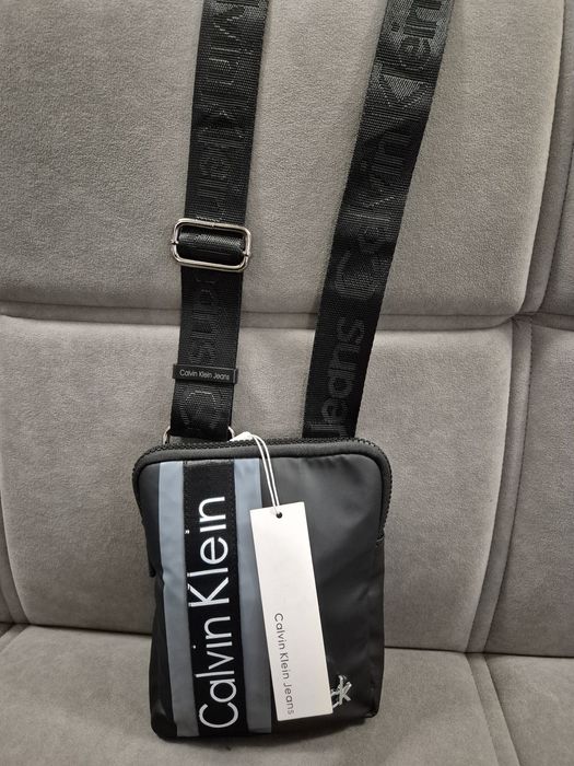 Calvin Klein чанта през рамото