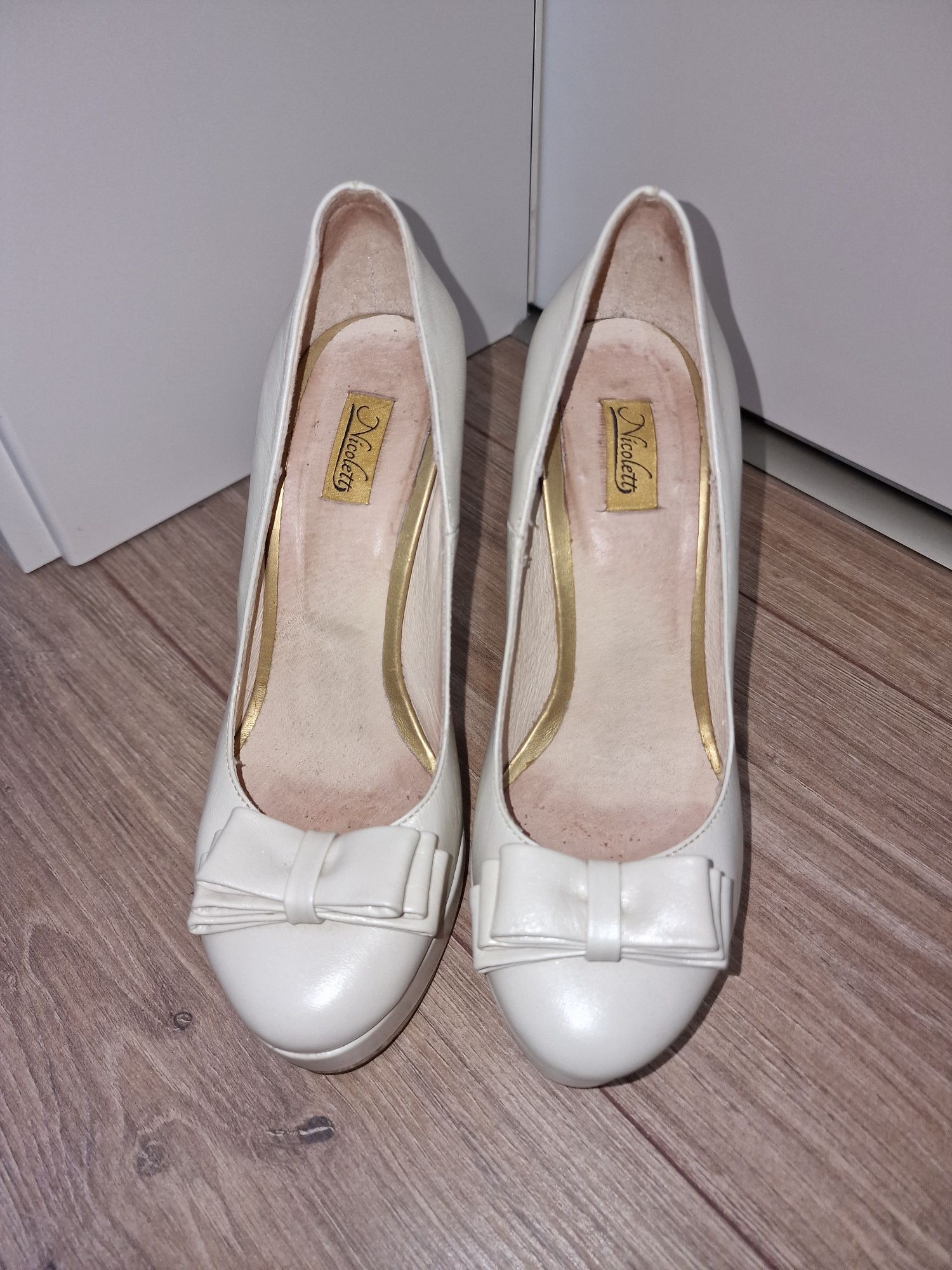 Pantofi cu toc din piele, marimea 35