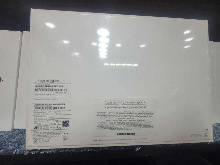 MacBook m1 Air.  13.3 duyum 8/256
