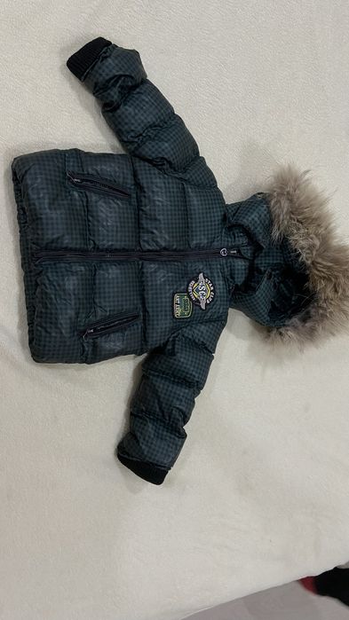 Продам б/у зимнюю куртку на мальчика