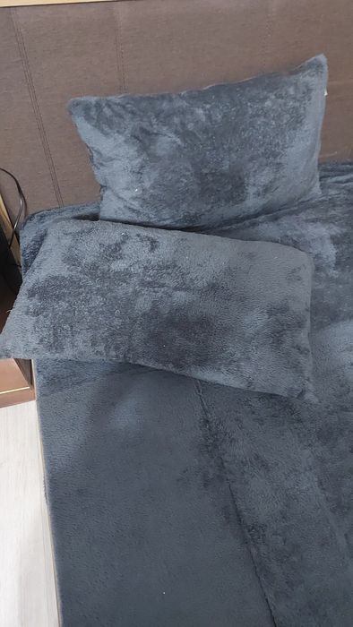 Продается комплект махровой простыни на резинке разм 2200×1500см и 2 н