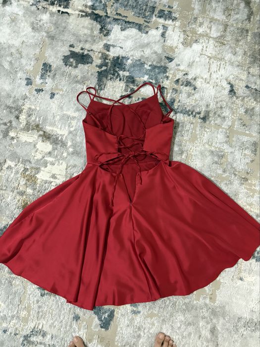 Плятье бархатно красный идеально для корпоративы