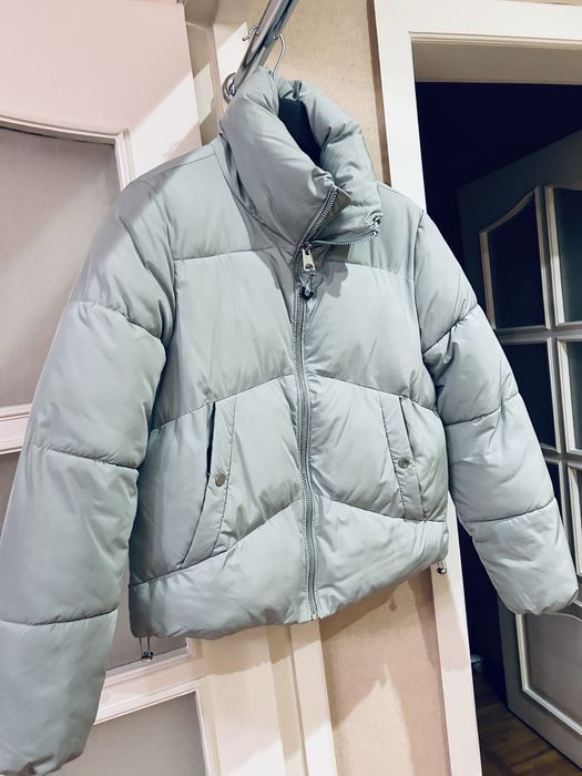 Продаю женскую куртку размер S,цвета ментол