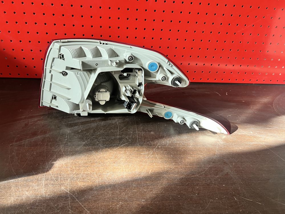 Stop stanga pe aripa bec si led Peugeot 308 SW combi an 2013-2017