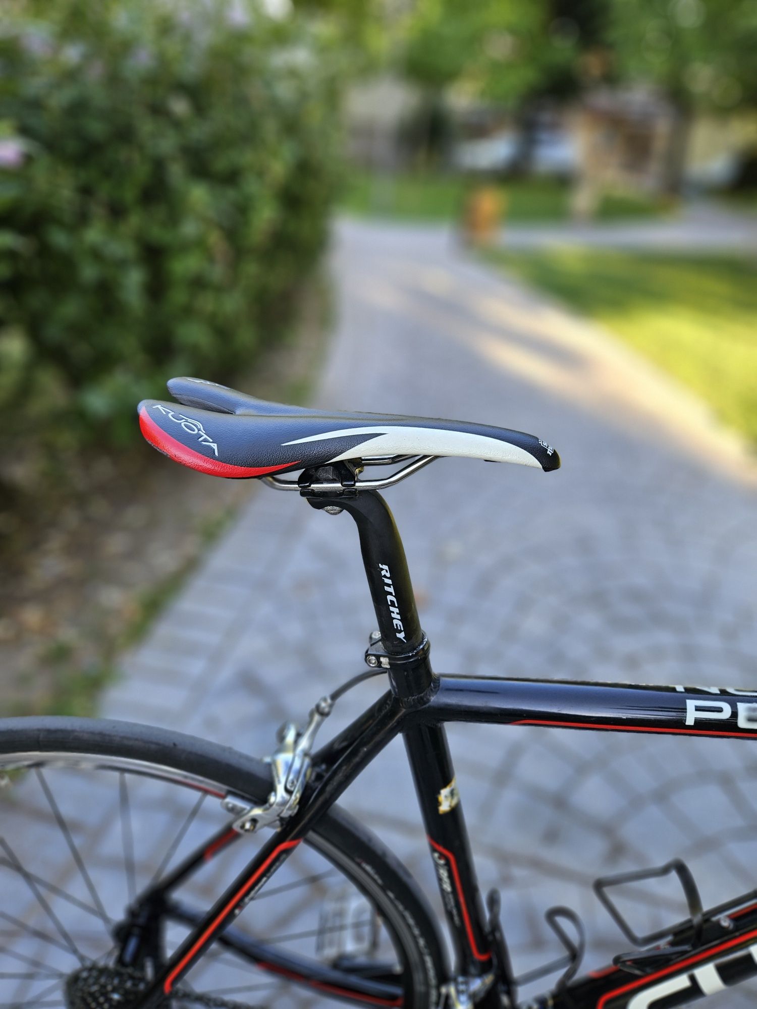 Шосеен велосипед CUBE PELOTON