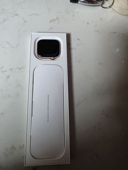 Продавам  Apple Watch S10