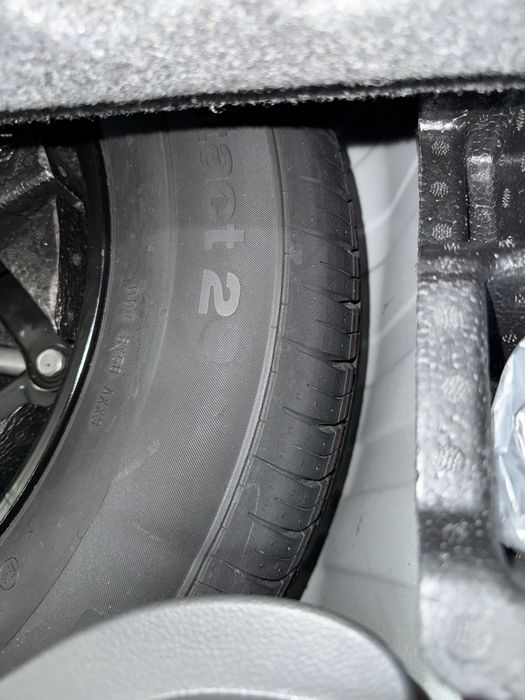 Tracker 1  2019 Premier