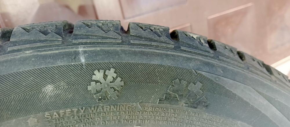 Продам Шины Зимние 205/55/R16