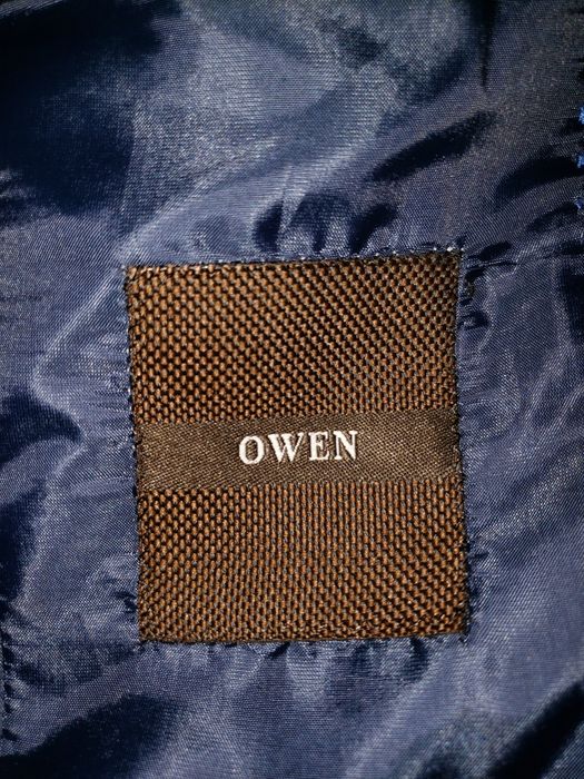 Costum slim fit ca nou