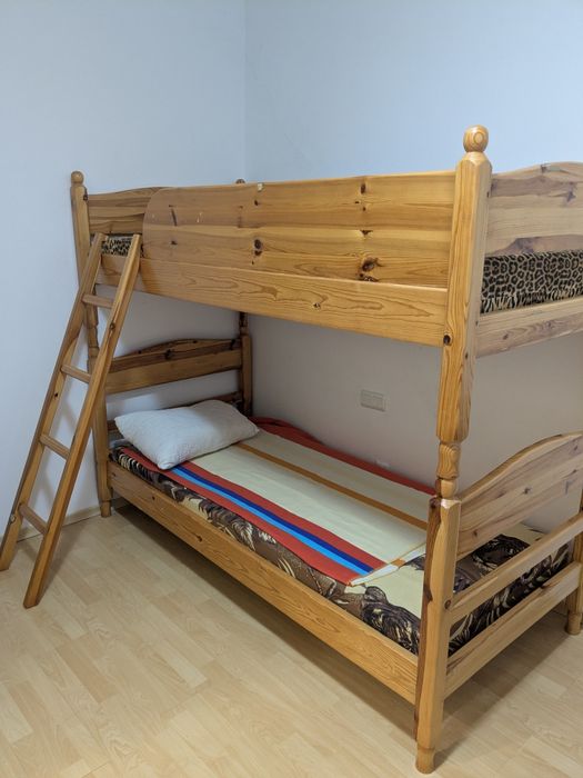 Двуетажно легло с матраци