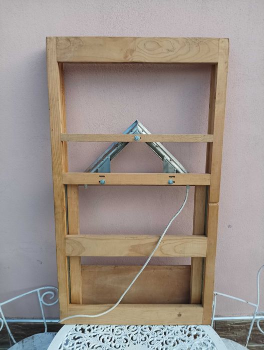 Станок за разпечатване на пити