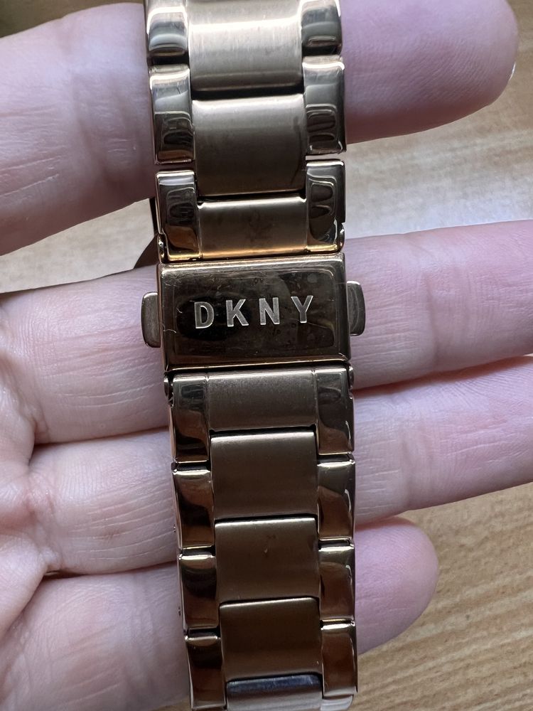 Часовник DKNY