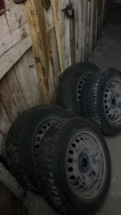 Комплект шипованной резиный с дисками 185/65/15