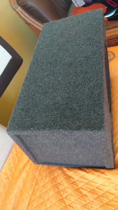 Vând Wooferul și Amplificator Alpine