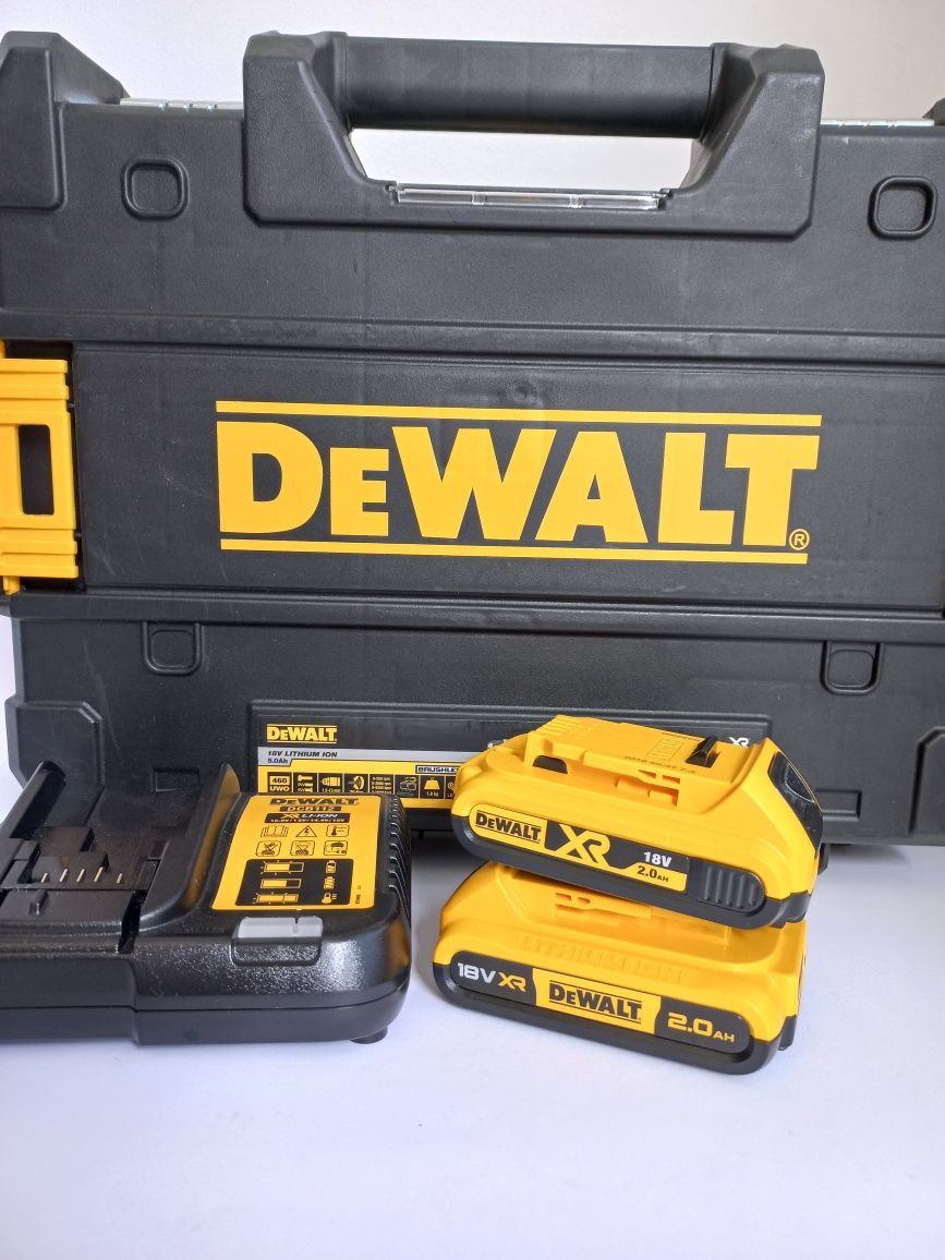 Зарядно Dewalt DCB112 с 2×2Ah батерии и Куфар за Винтоверт/Импакт