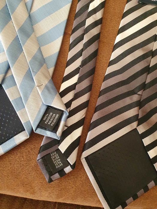 Вратовръзка - като нови - червени / синьо-сиво райе