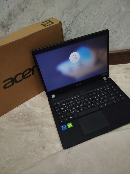 Noutbuk acer travelmate P2 sotiladi