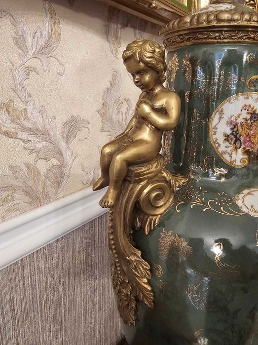 Vază decorativă elegantă,