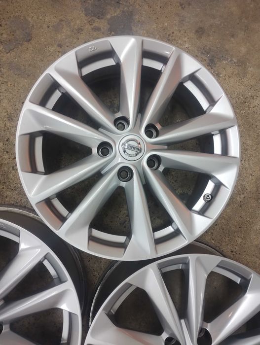 Оригинални джанти Nissan 17"