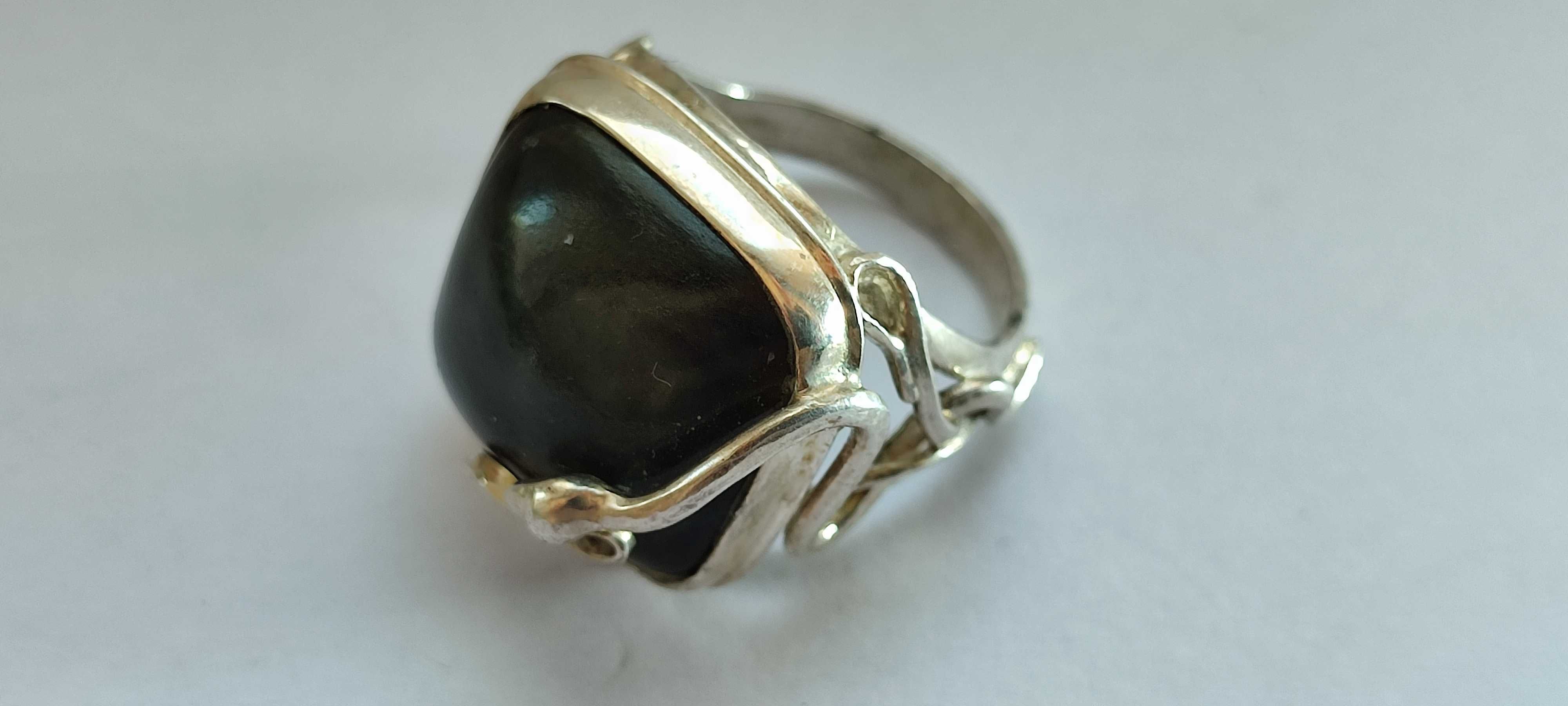 Кольцо серебряное с камнем НЕФРИТ