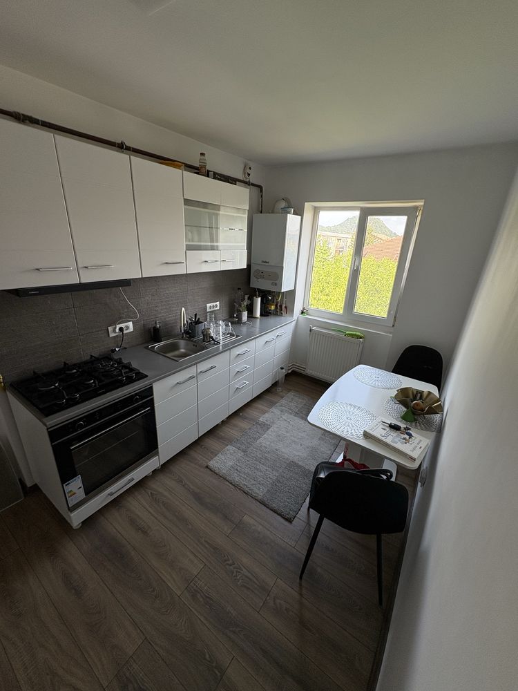 Inchiriez apartament regim hotelier Deva ,2 camere !