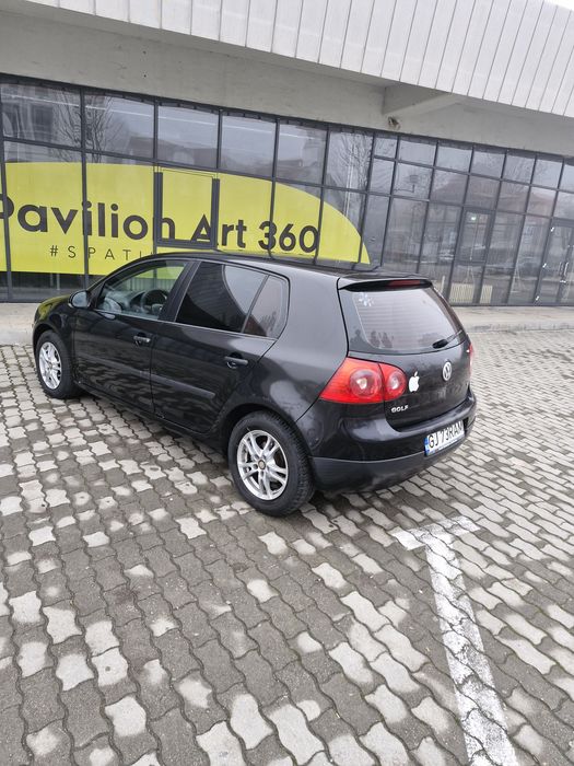 Proprietar vând golf 5 .Motor 1,9 TDI