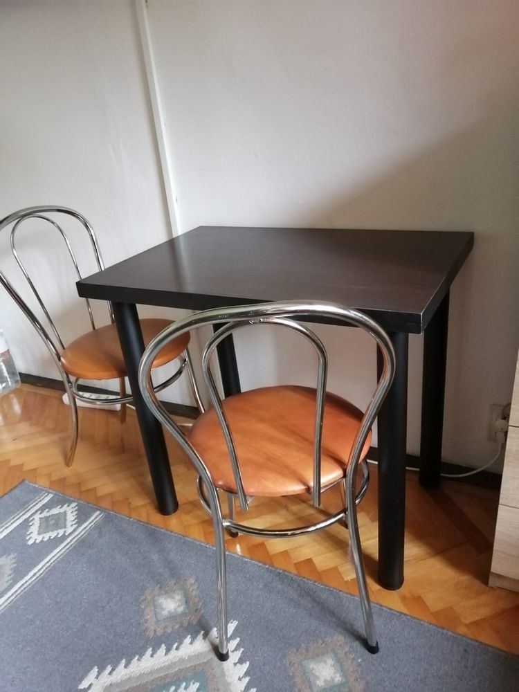 Vand masa cu doua scaune