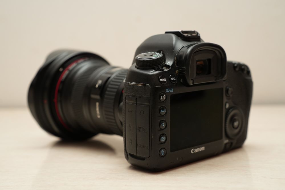 Canon 5D Mark III + Canon 16–35mm f/2.8L II USM – Stare bună