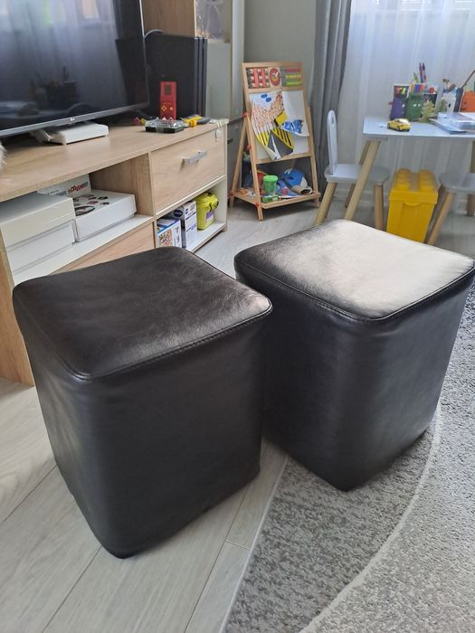 Холни табуретки черни