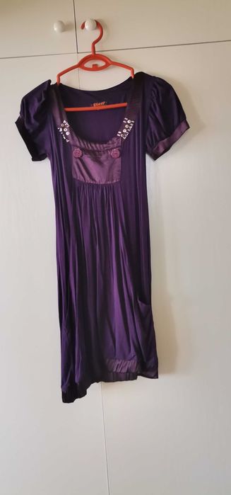 Предлагам различни дамски рокли. Подходящи за различни поводи.