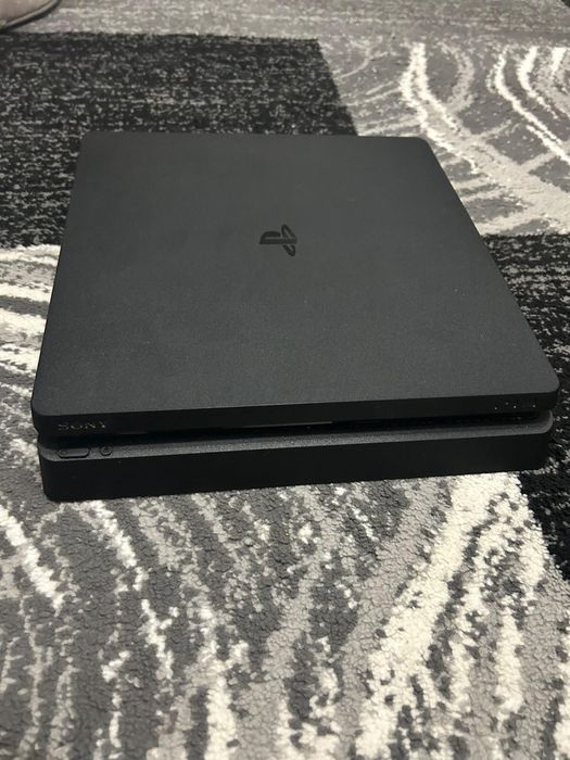 Продавам Playstation 4 slim