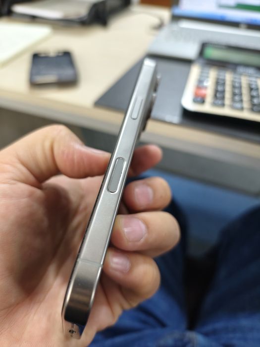 Продаю iphone 16 pro 256