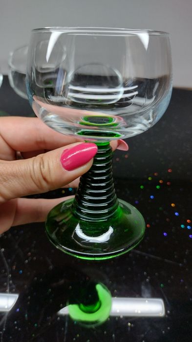 Чаши за вино/ракия със зелено столче. 4 модела по 4 броя, 1 модел 2 бр