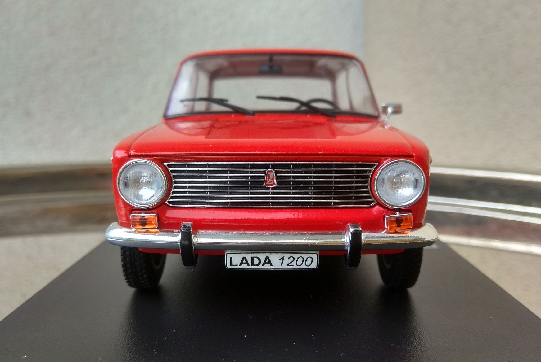 Ретро автомобили LADA 1200  – 1970 г .