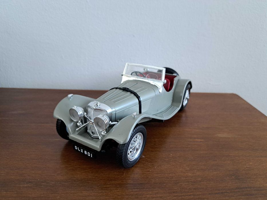 Machete Bburago la scara 1:18 Mercedes, Alfa Romeo, Jaguar, Bugatti