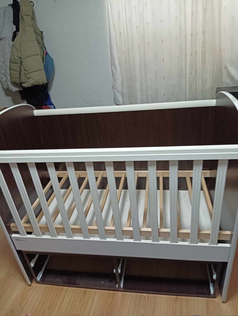 Детско легло с матрак и чекмеджета
