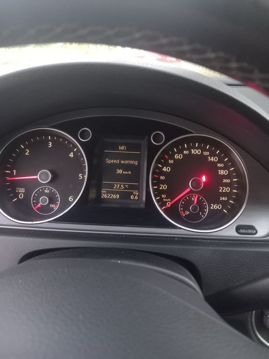 Vând vw pasat b7 motor 1.6 tdi impecabil an 2011