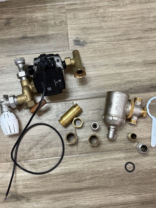 Grup amestec cu pompa Grundfos si filtru magnetic Giacomini