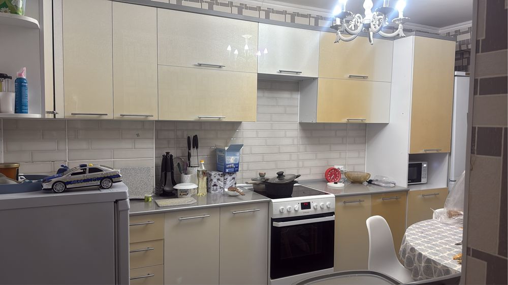 Угловой куханный горнитур