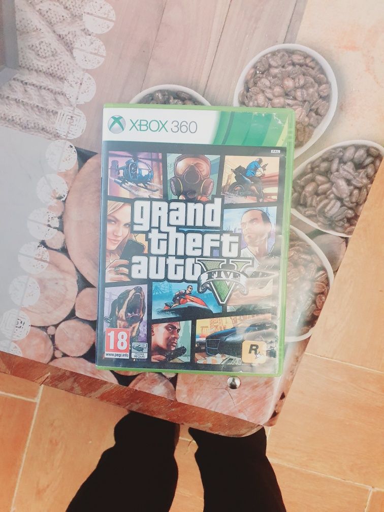 Vand cd gta5 de xbox 360