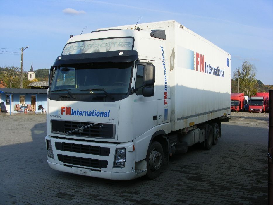 Dezmembram camion Volvo tandem cu axa suspendabila viratoare