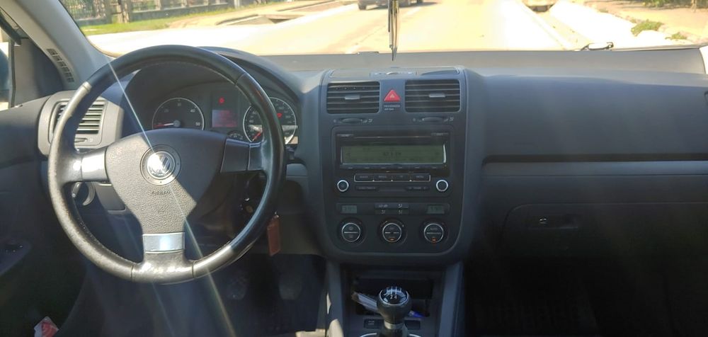 Volkswagen Golf 5 – Prim proprietar – 121.000 km – 1.9 TDI / 105 CP –