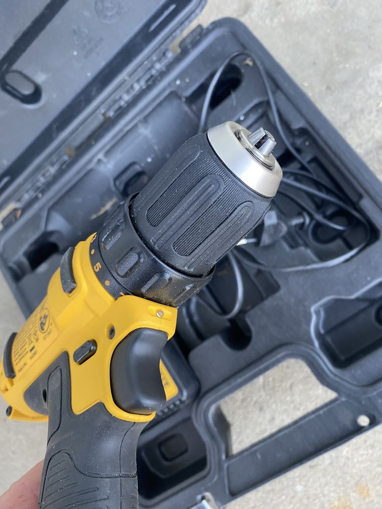 Masina de gaurit si insurubat Dewalt DCD 710