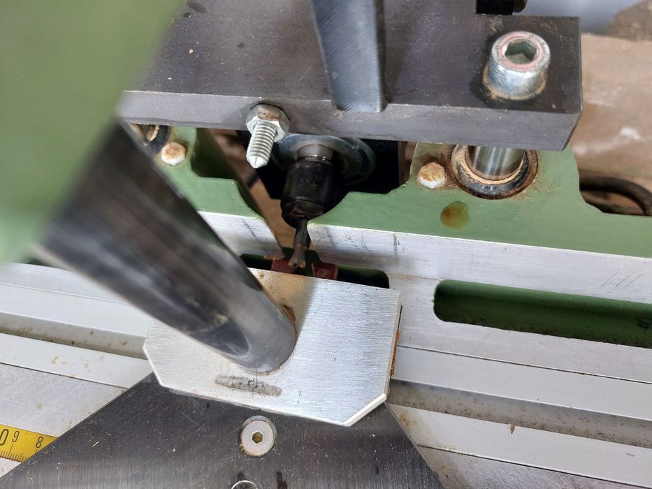 машина за сглобка лястовича опашка